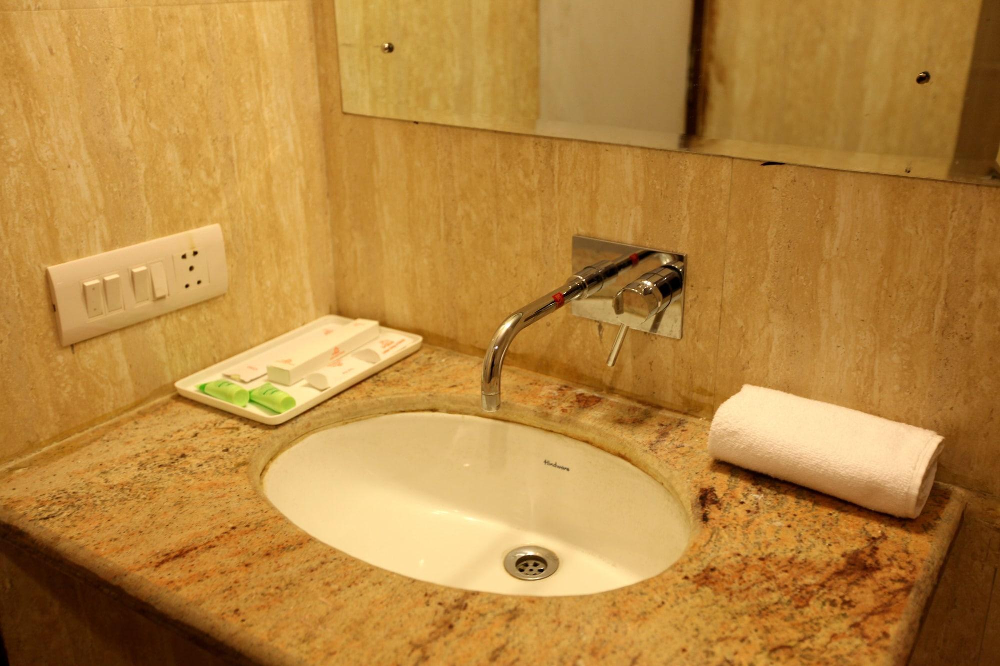 Hotel The Class, Delhi Airport