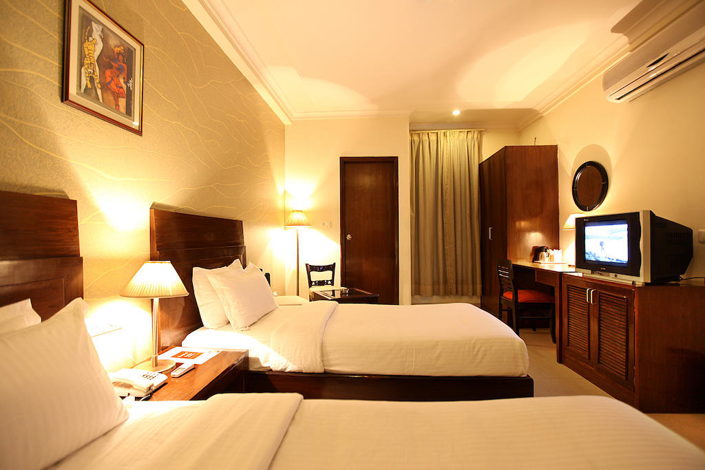 Hotel The Class, Delhi Airport